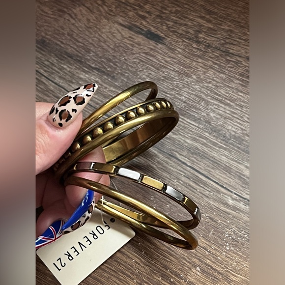 Forever 21 mixed gold/silver Metal Bangle Bracelets  Set of (5) - Picture 6 of 11